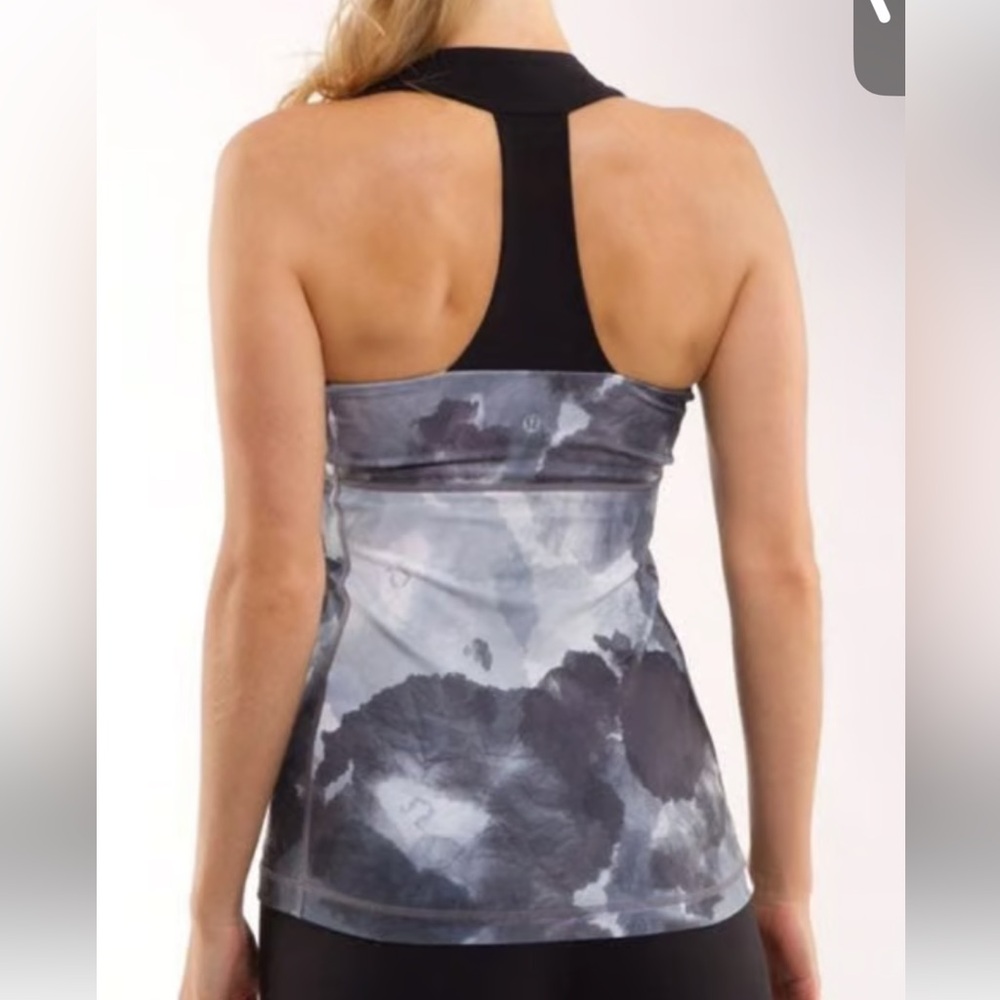LULULEMON Scoop Neck tank top in excellent condition size 6